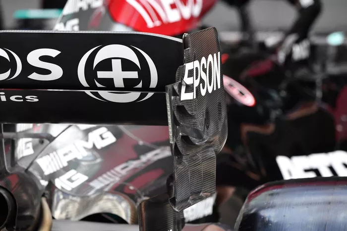 Detalle del endplate del Mercedes W12