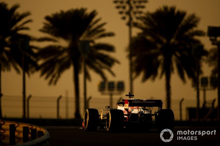 Guanyu Zhou, Alfa Romeo Racing C39 mule 