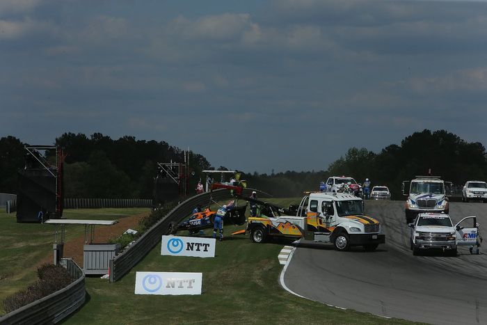 El monoplaza dañado de Felix Rosenqvist, Arrow McLaren SP Chevrolet