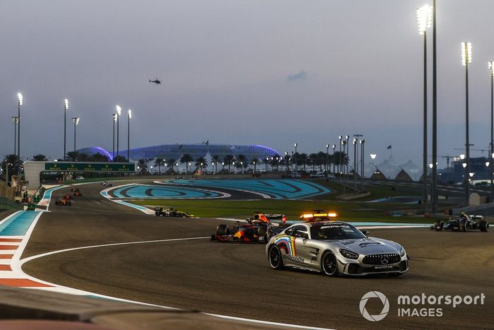 EL Safety Car Max Verstappen, Red Bull Racing RB16, Valtteri Bottas, Mercedes F1 W11, Lewis Hamilton, Mercedes F1 W11