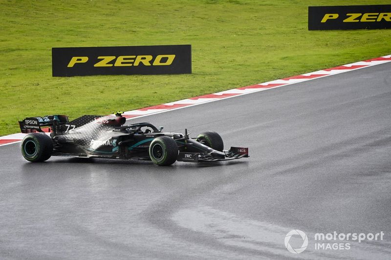 Valtteri Bottas, Mercedes F1 W11 hace un trompo