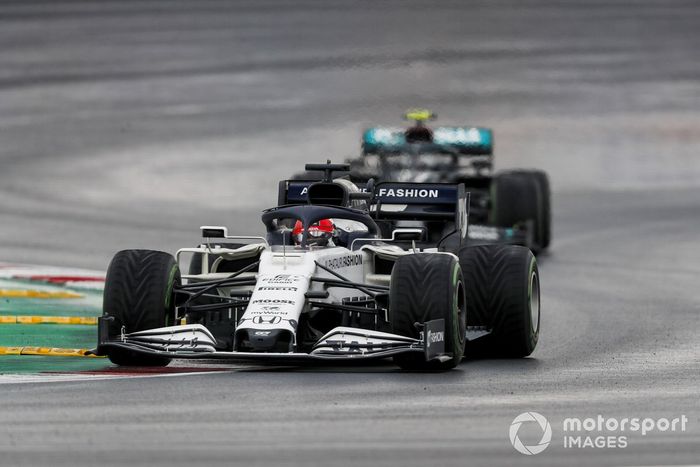 Daniil Kvyat, AlphaTauri AT01, Valtteri Bottas, Mercedes F1 W11