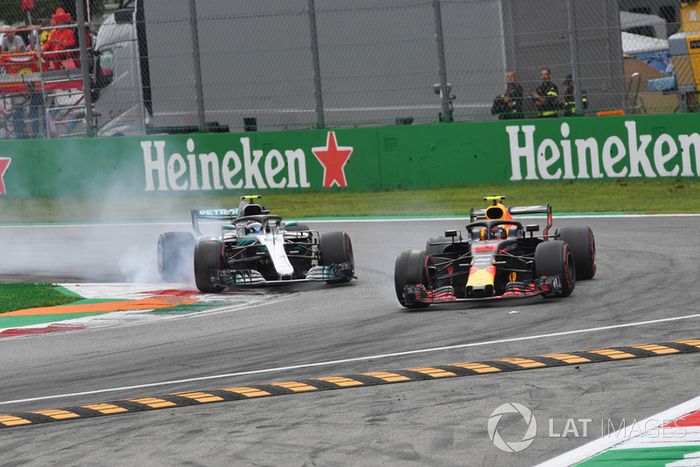 Valtteri Bottas, Mercedes AMG F1 W09 y Max Verstappen, Red Bull Racing RB14 