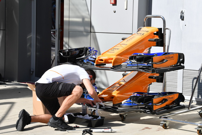 Des nez et ailerons avant de McLaren MCL33