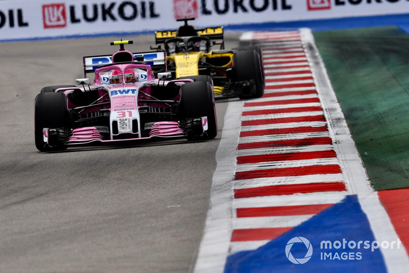 Esteban Ocon, Racing Point Force India VJM11 and Nico Hulkenberg, Renault Sport F1 Team R.S. 18