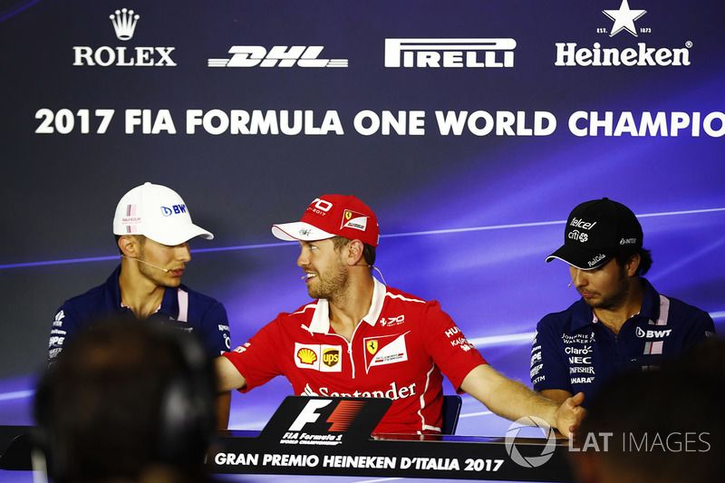 Esteban Ocon, Force India, Sebastian Vettel, Ferrari, Sergio Pérez, Force India en la conferencia de prensa de la FIA