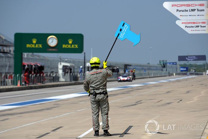 #1 Porsche Team Porsche 919 Hybrid: Neel Jani, Andre Lotterer, Nick Tandy