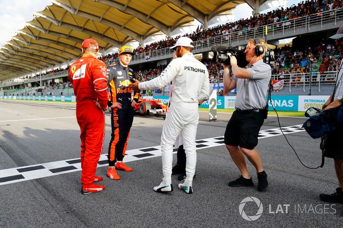 Los tres primeros de la pole: Kimi Raikkonen, Ferrari, Max Verstappen, Red Bull Racing, Lewis Hamilton, Mercedes AMG F1