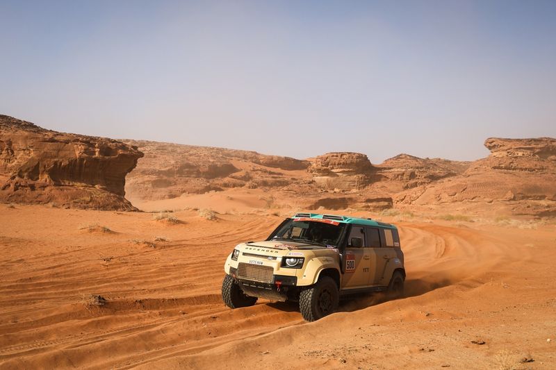 #500 Defender Rally, Defender D7X-R: Stéphane Peterhansel, Michael Metge 