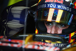 Карлос Сайнс мл., Scuderia Toro Rosso STR11