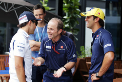 Felipe Massa, Williams con Joseph Lieberer, Sauber Fisio y Felipe Nasr, Sauber F1 Team