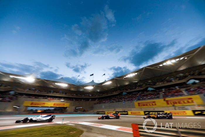 Felipe Massa, Williams FW40, Fernando Alonso, McLaren MCL32 y Carlos Sainz Jr., Renault Sport F1 Team RS17