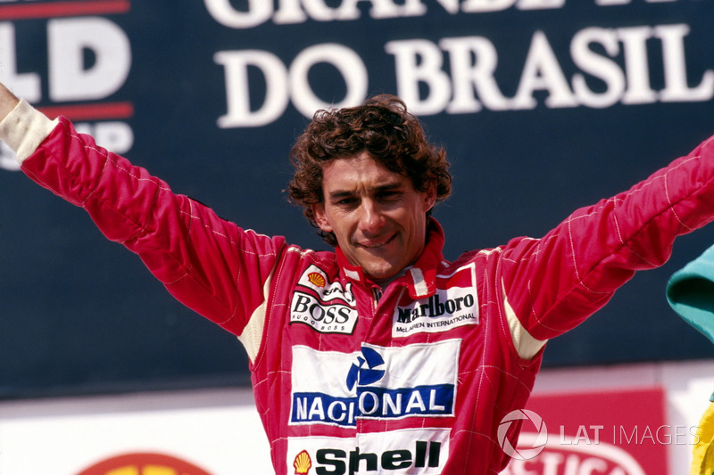 Podyum: Yarış galibi Ayrton Senna, McLaren