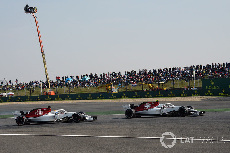 Charles Leclerc, Sauber C37 et Marcus Ericsson, Sauber C37