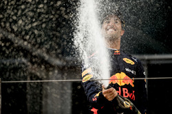 Il vincitore della gara Daniel Ricciardo, Red Bull Racing