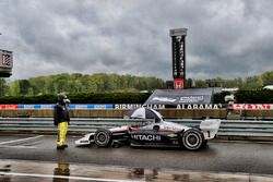 Monoposto ferme in pit lane sotto bandiera rossa: Josef Newgarden, Team Penske Chevrolet