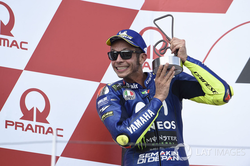 Podio: segundo, Valentino Rossi, Yamaha Factory Racing