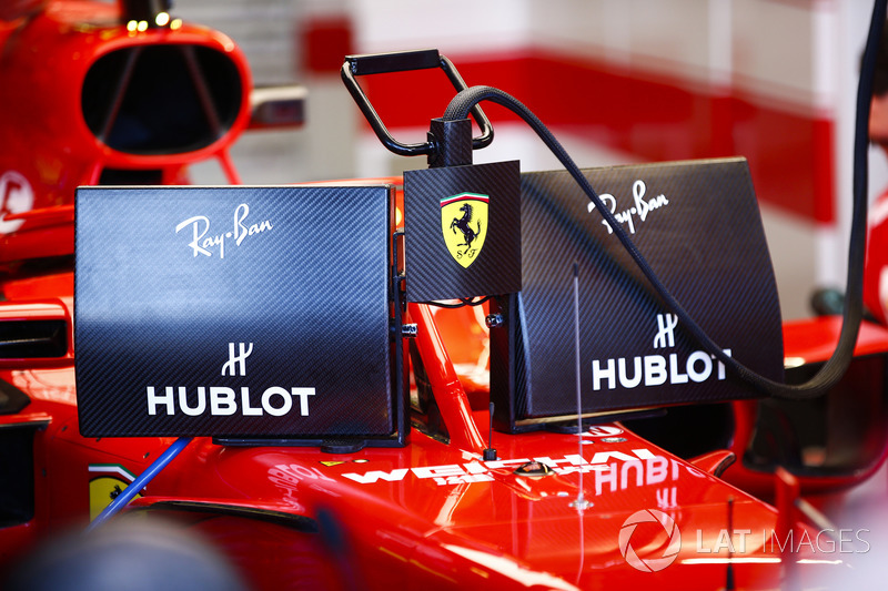 Sebastian Vettel, Ferrari SF71H, with the new display screens