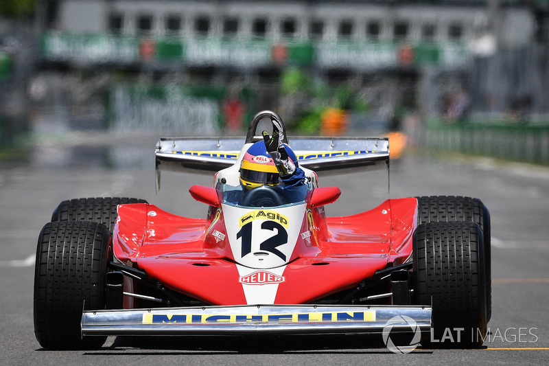 Jacques Villeneuve, guida la Ferrari 312T3 1978 del padre, vincitrice in Canada