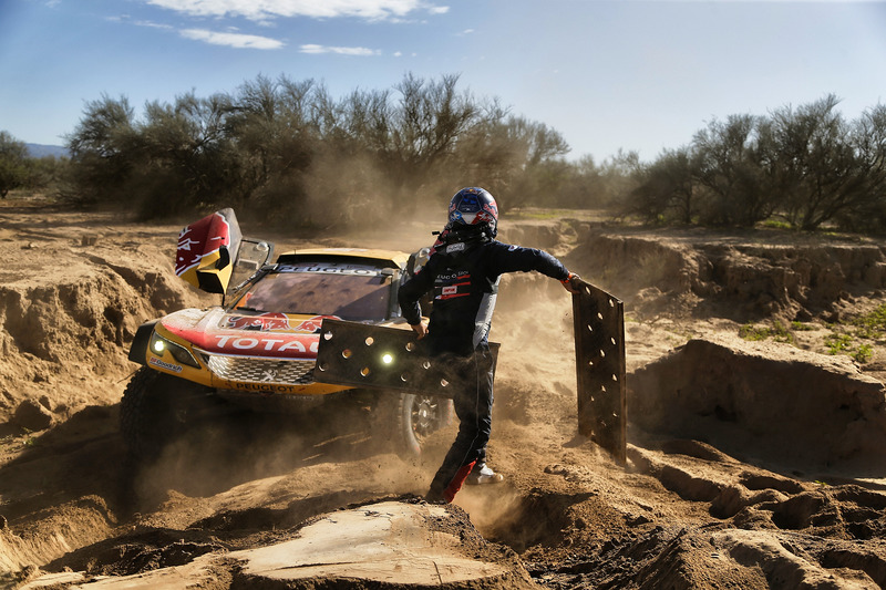 4. #300 Peugeot Sport Peugeot 3008 DKR: Стефан Петрансель, Жан-Поль Коттре