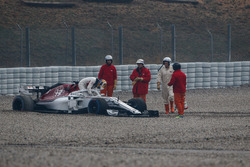 Marcus Ericsson, Alfa Romeo Sauber C37 in the gravel