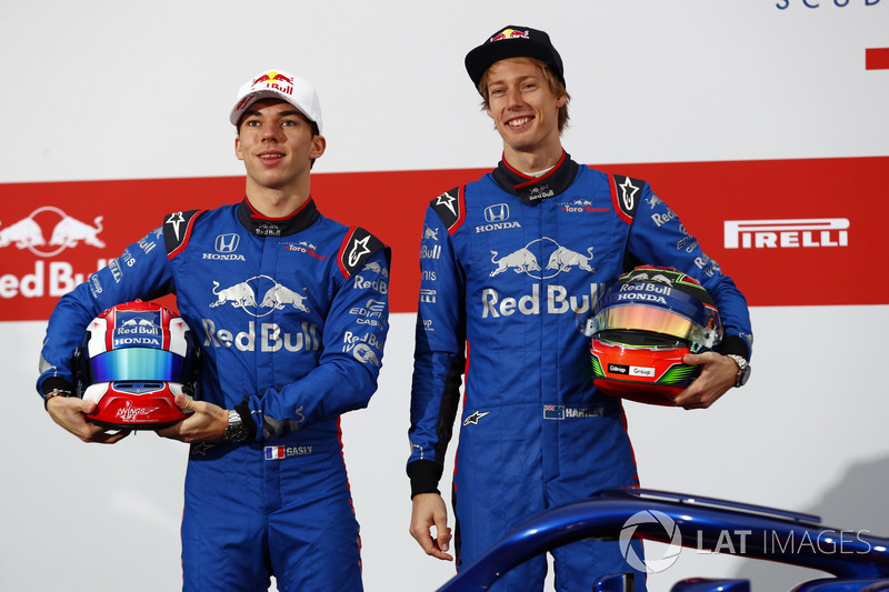 Гонщики Scuderia Toro Rosso Пьер Гасли и Брендон Хартли