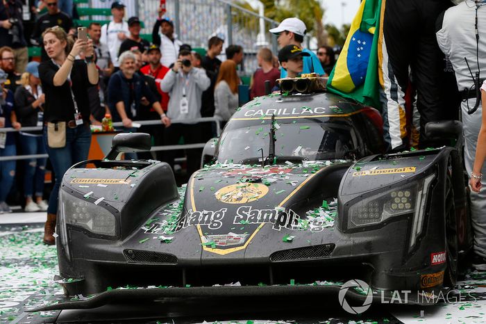 #5 Action Express Racing Cadillac DPi, P: Joao Barbosa, Christian Fittipaldi, Filipe Albuquerque, Celebrate win, Confetti