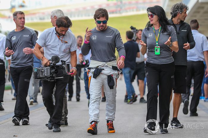Fernando Alonso, McLaren y Silvia Hoffer Frangipane, McLaren encargada de prensa