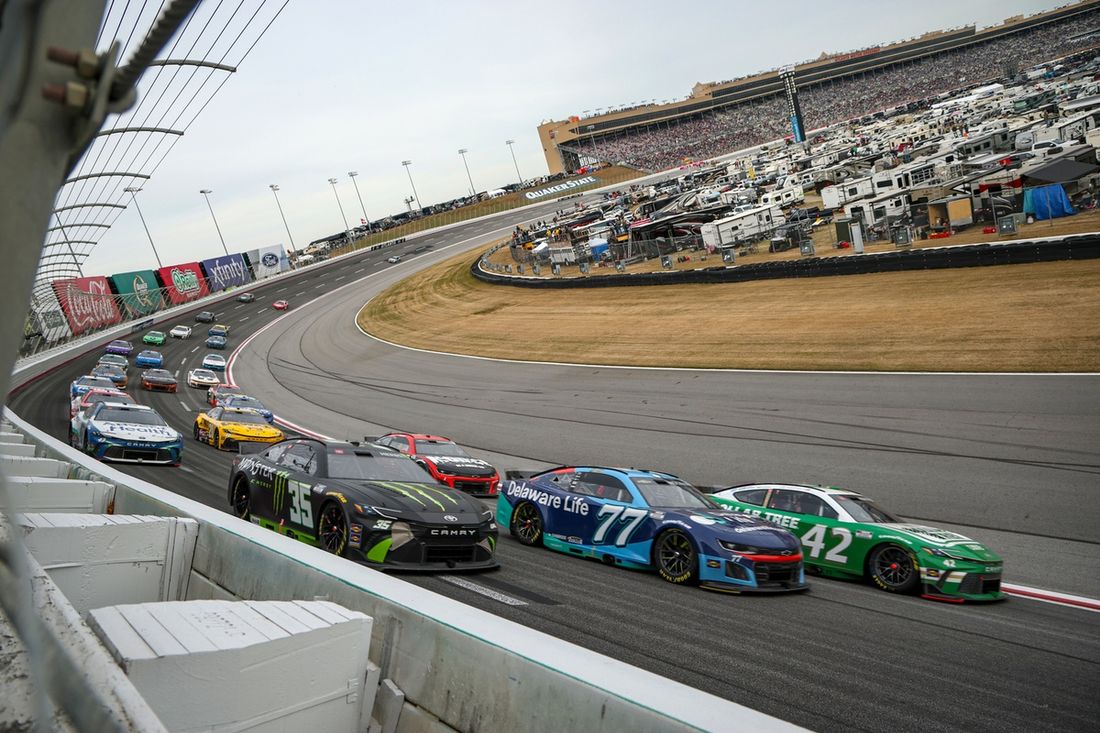 Riley Herbst, 23XI Racing Toyota, Carson Hocevar, Spire Motorsports Chevrolet, John Hunter Nemechek, LEGACY MOTOR CLUB Toyota