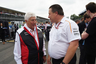 Herbie Blash and Zak Brown, McLaren Racing CEO on the grid