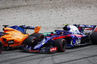 Fernando Alonso, McLaren MCL33, and Pierre Gasly, Toro Rosso STR13, go wheel-to-wheel