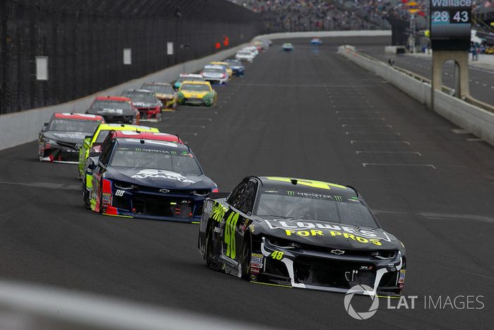 Jimmie Johnson, Hendrick Motorsports, Chevrolet Camaro Lowe's for Pros and Alex Bowman, Hendrick Motorsports, Chevrolet Camaro Axalta