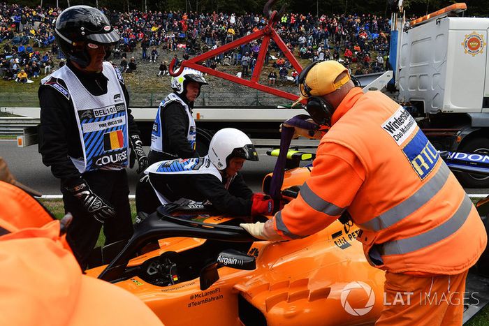 El coche accidentado de Stoffel Vandoorne, McLaren MCL33 
