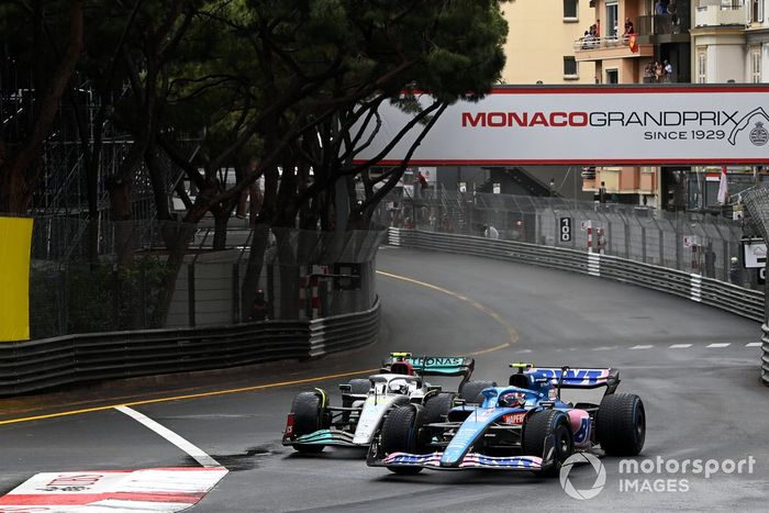 Lewis Hamilton, Mercedes W13, lucha con Esteban Ocon, Alpine A522