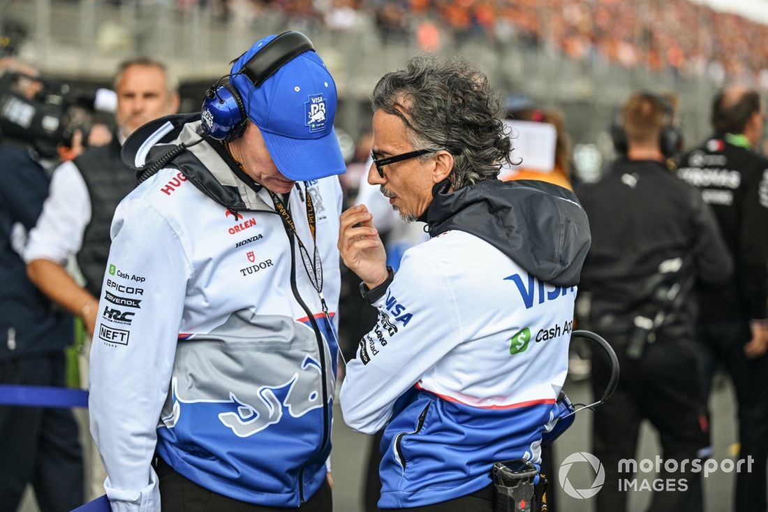 Alan Permane, Director de carreras, RB F1 Team, Laurent Mekies, Director de equipo, RB F1 Team, en la parrilla de salida 