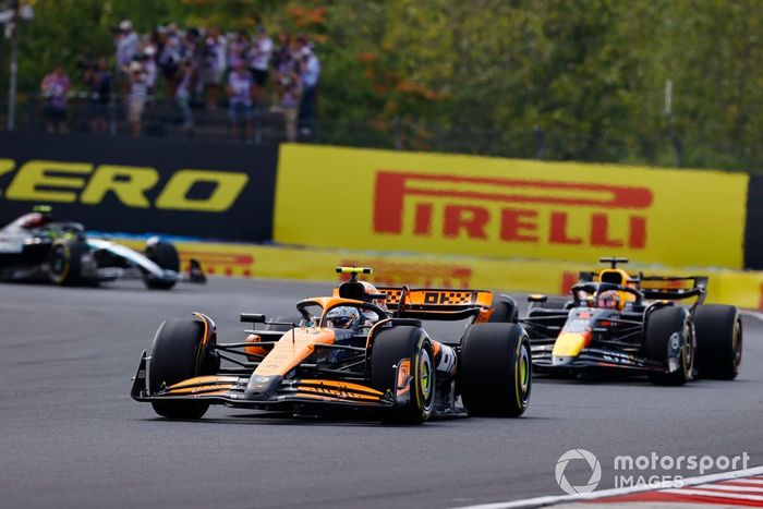 Lando Norris, McLaren MCL38, Max Verstappen, Red Bull Racing RB20