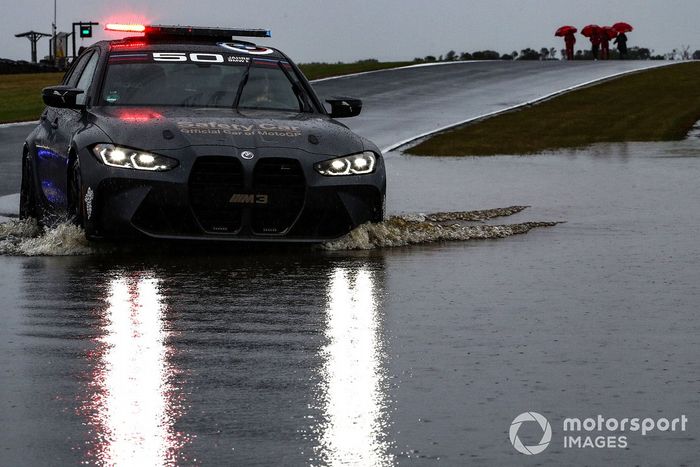 Safety car, circuito inundado