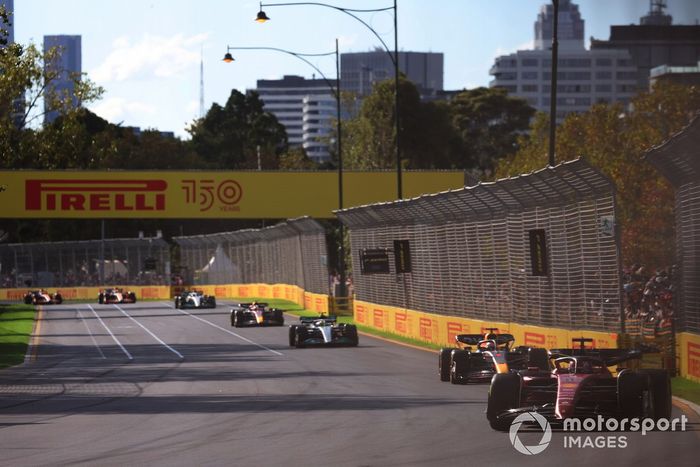 Charles Leclerc, Ferrari F1-75, Max Verstappen, Red Bull Racing RB18, Lewis Hamilton, Mercedes W13