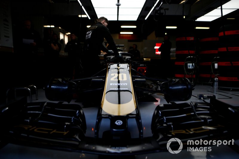 Haas VF-19