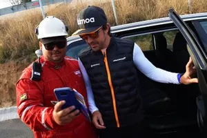 Fernando Alonso en bord de piste