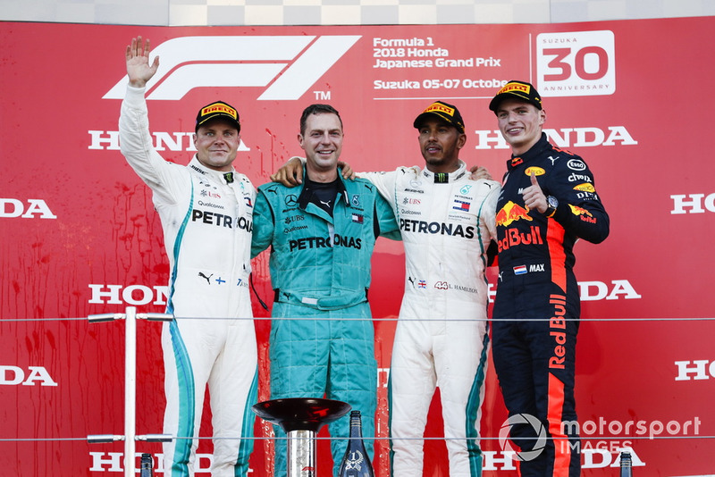 Valtteri Bottas, Mercedes AMG F1, Lewis Hamilton, Mercedes AMG F1, y Max Verstappen, Red Bull Racing