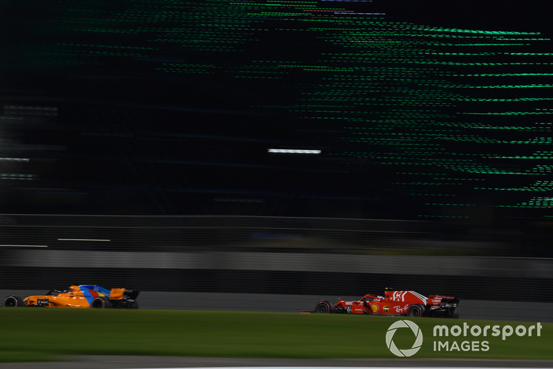 Фернандо Алонсо, McLaren MCL33, Кімі Райкконен, Ferrari SF71H