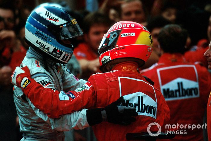 En sus seis títulos, Schumacher ganó cinco contra pilotos de otro equipo (dos a Damon Hill, uno a Hakkinen, uno a Coulthard y otro a Raikkonen) y uno contra su compañero (Barrichello, en 2002)