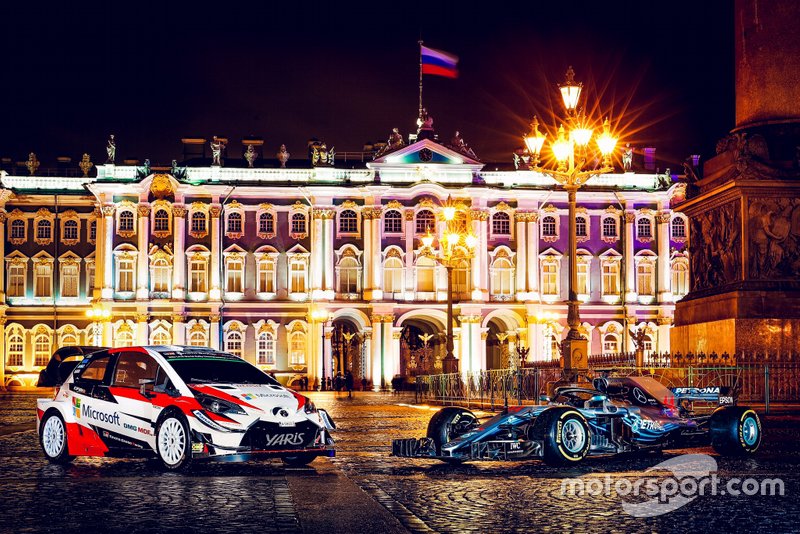 Toyota Yaris WRC и Mercedes-AMG F1 W09 на Дворцовой площади