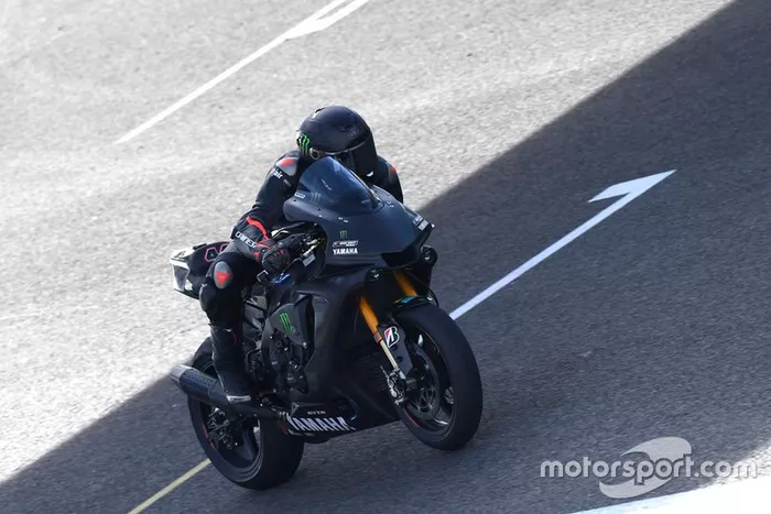 Lewis Hamilton prueba la Yamaha Superbike
