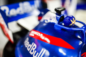 Un chapeau de fan décoré pour Toro Rosso