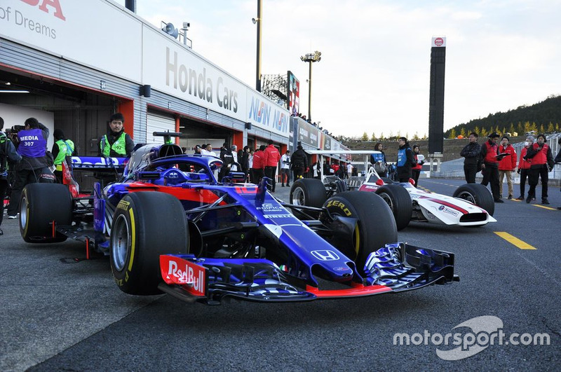 Toro Rosso-Honda STR 13 y Honda RA 301