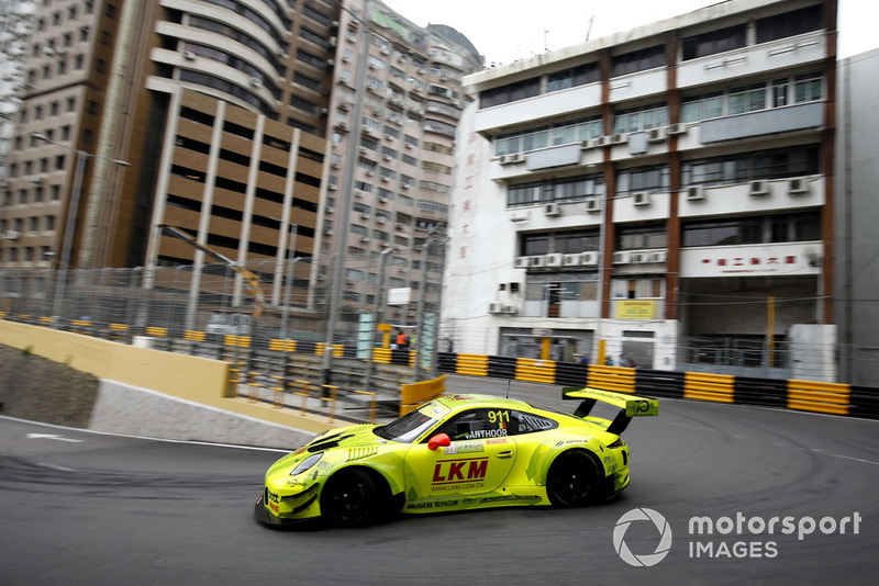 #911 Manthey-Racing Porsche 911 GT3 R: Laurens Vanthoor