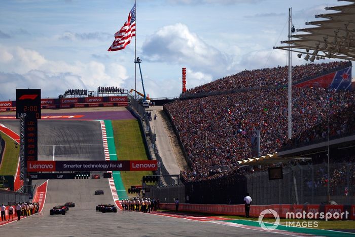 Charles Leclerc, Ferrari SF-23, en la vuelta de formación
