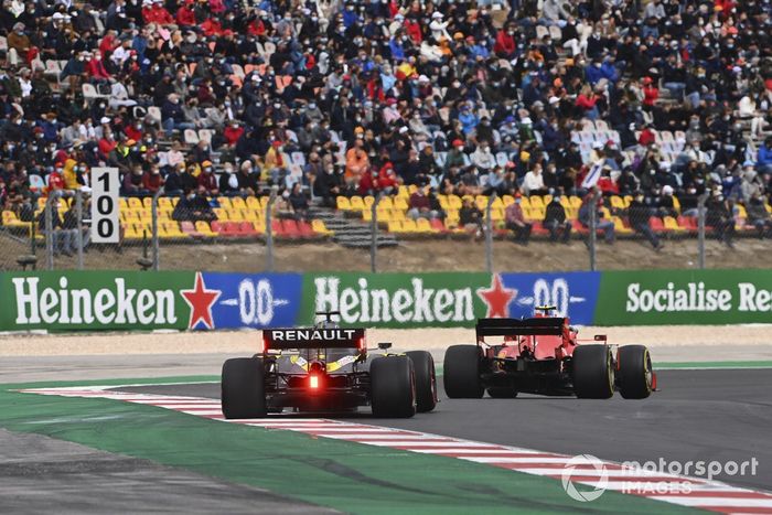 Charles Leclerc, Ferrari SF1000, Daniel Ricciardo, Renault F1 Team R.S.20